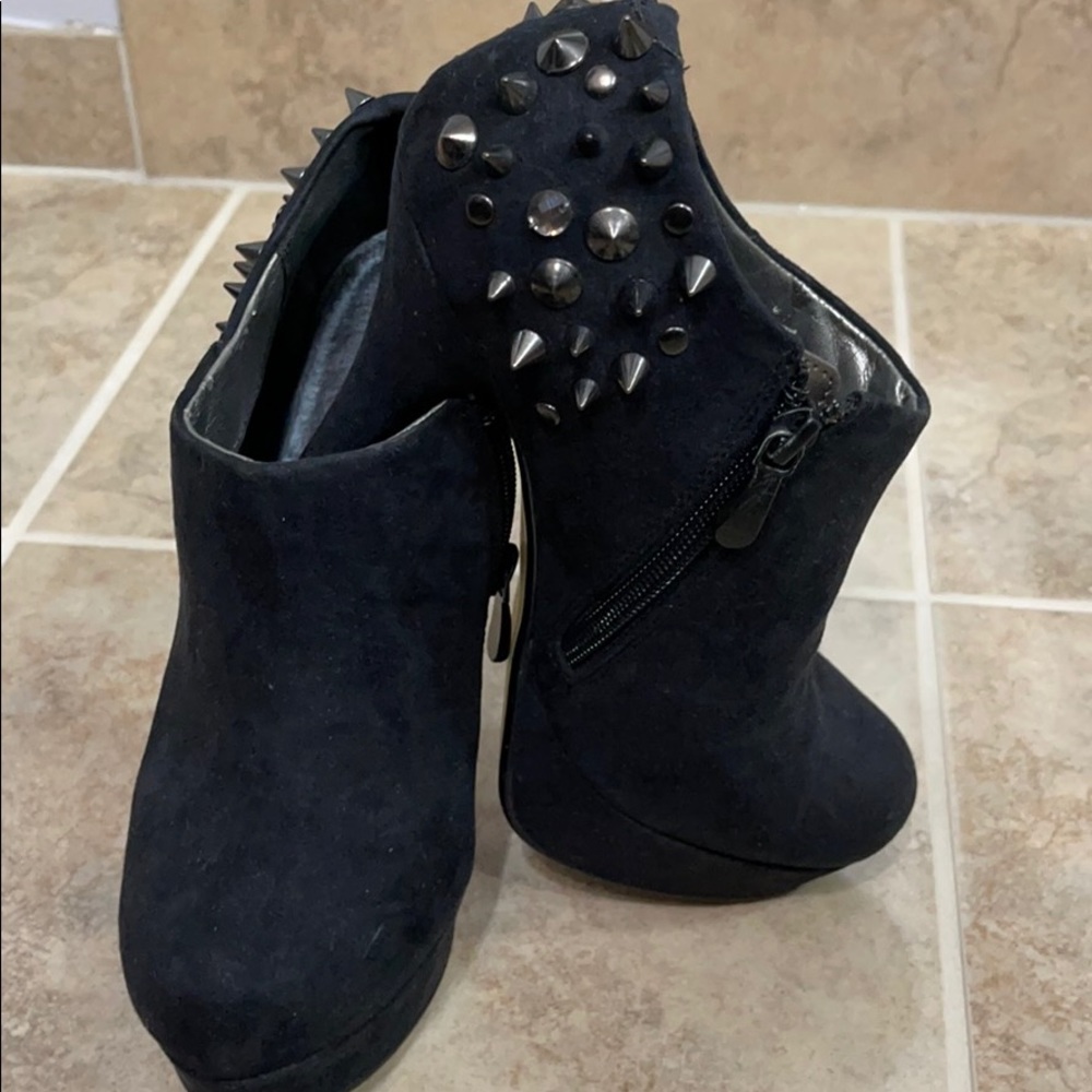Booties - Picture 4 of 4